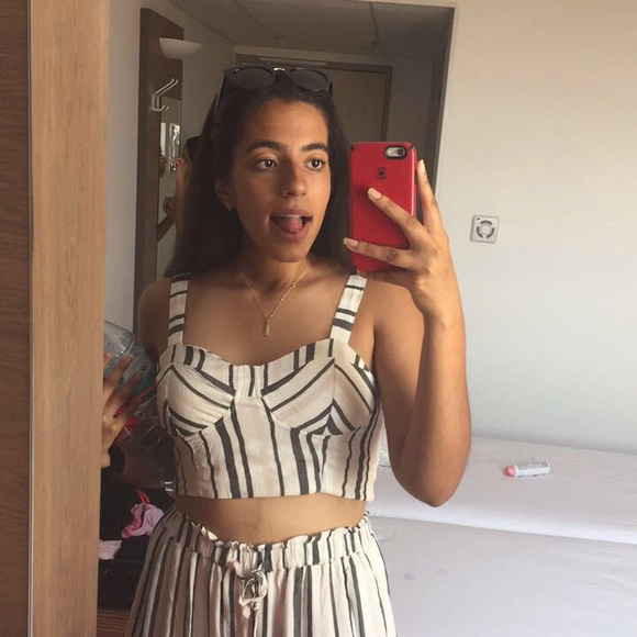 Meet your Posher, Sarra - Picture 1 of 1